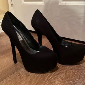 Steve Madden black suede heels